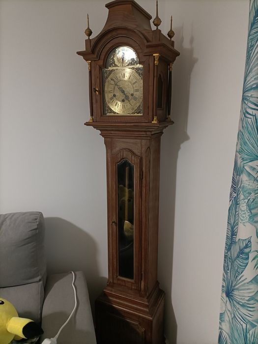 Relógio antigo de pé