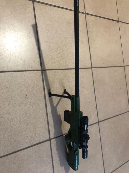 Снайперська гвинтівка AWM 74 cм,гільзи вилітають збоку