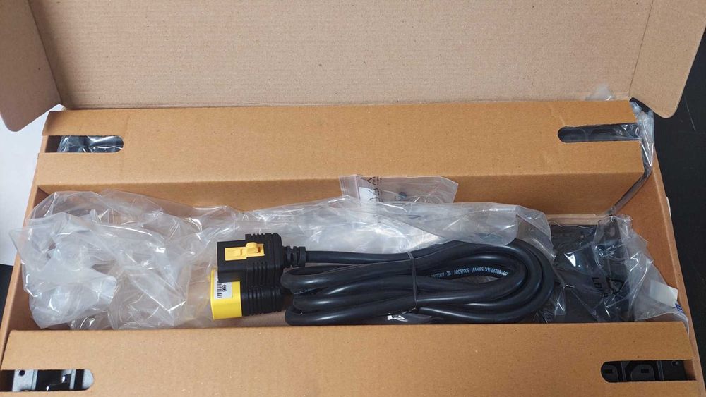 APC Basic Rack PDU 16A - 2 x 12 tomada(s) CA 0U/1U Preto (NOVO)