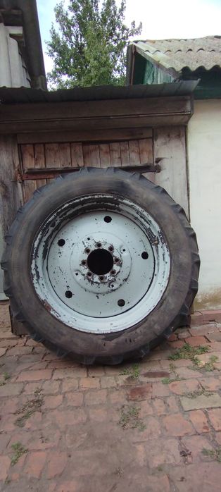 Продаю колесо заднє одне  МТЗ 80-82