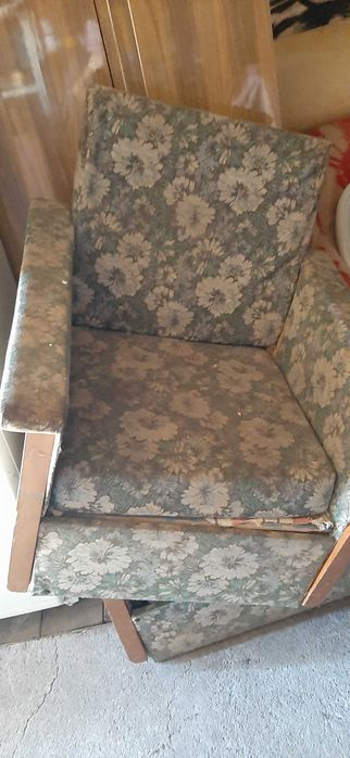 Стіл письмовий, тумба, диван, шафа, кресла, комод б/в