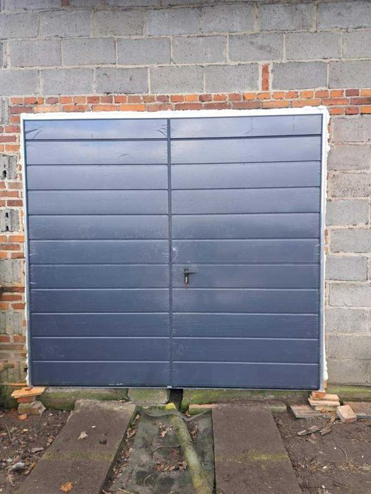 Brama segmentowa   brama uchylna   brama dwuskrzydłowa