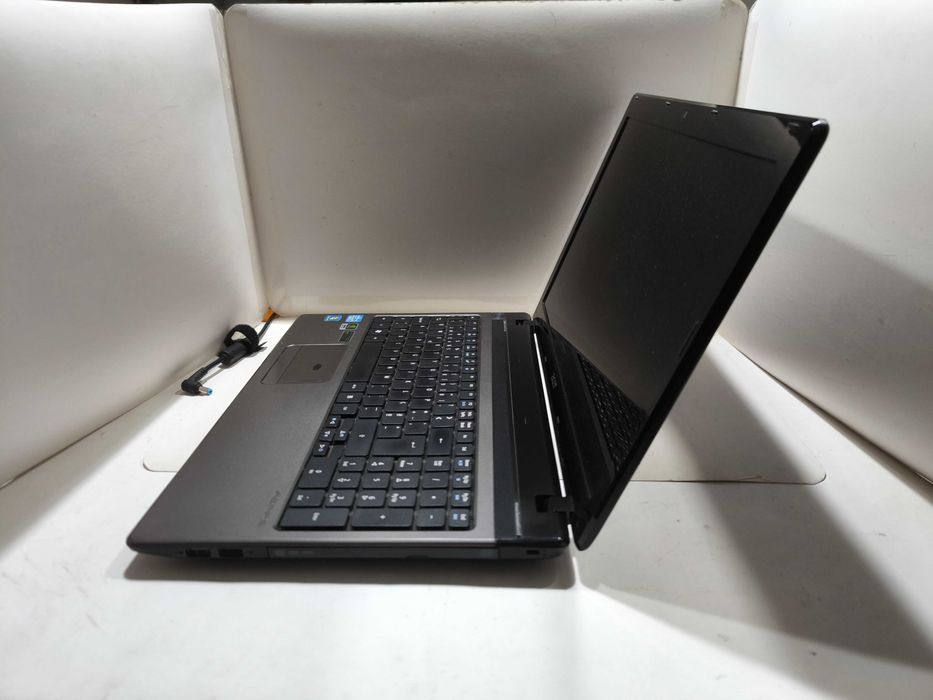 Portátil ACER 5750G i3 8GB 500GB WebCam nVidia