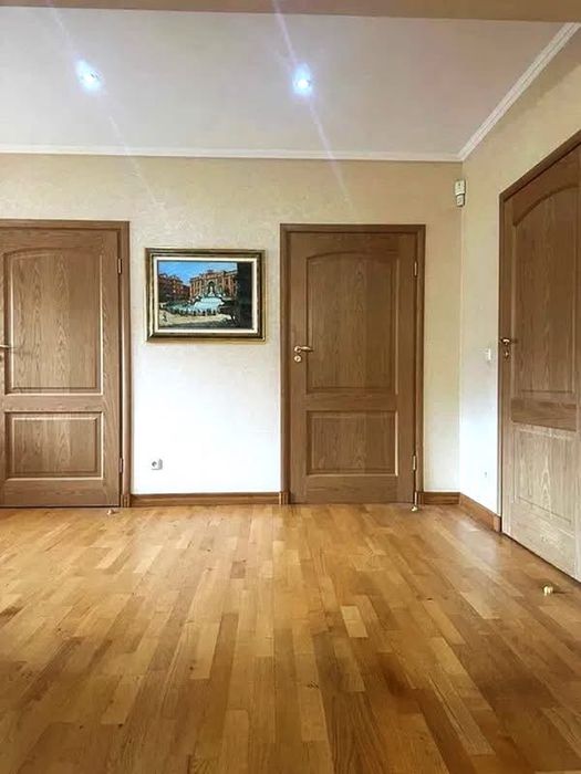 р Будинок в самому центрі Рівного — автономне опалення, гараж, барбекю