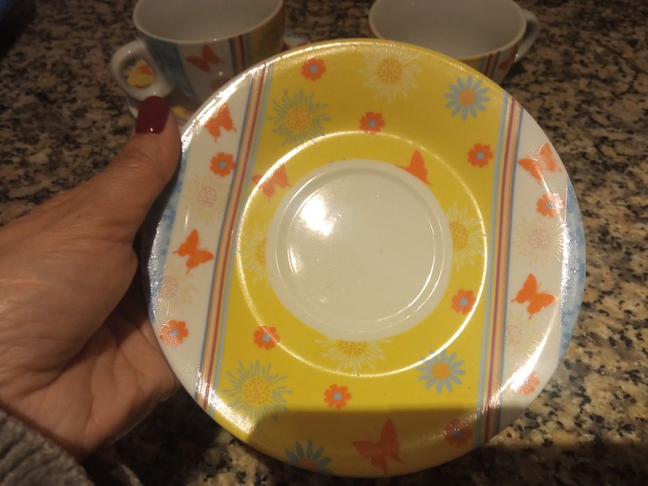 Chávenas com pratos D'casa