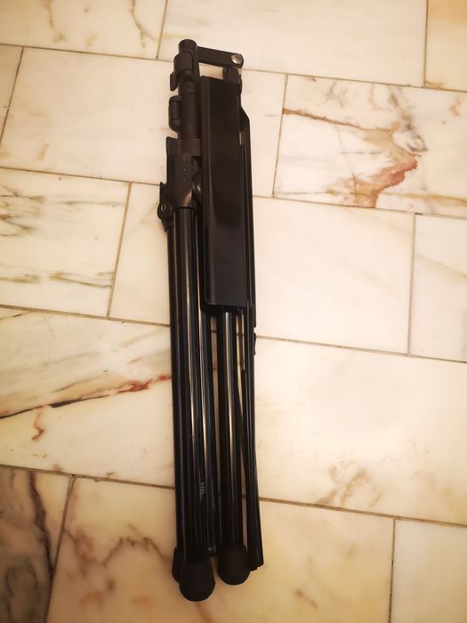 Tripé - Suporte para pautas em preto