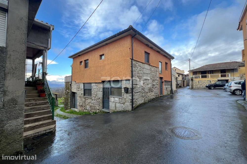 Moradia T4 com 4 Suites em Águas Frias – A 10 Minutos de Chaves