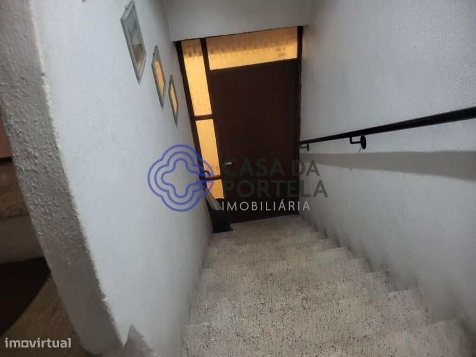 T3 em Viseu: Único no Prédio, Escada Privativa e Sótão Total. Ideal pa