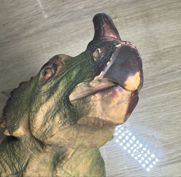 Динозавр гумовий