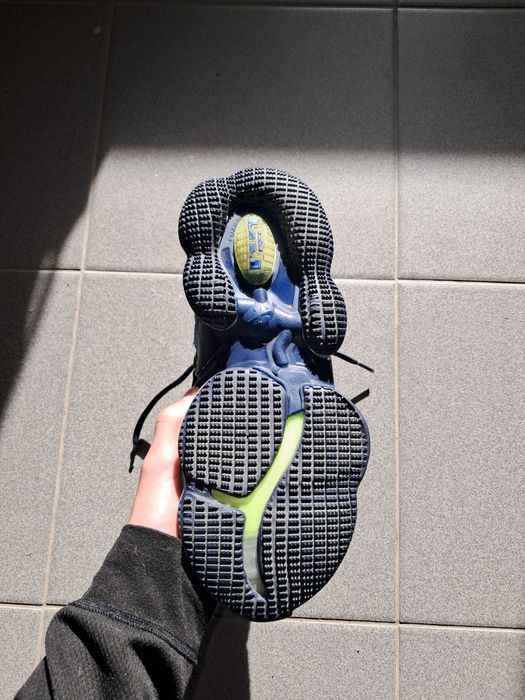Баскетбольні кросівки Nike LeBron