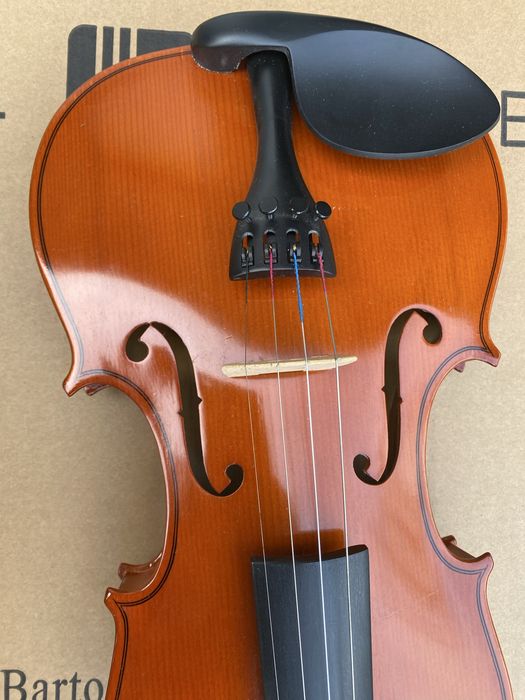 Skrzypce fabryczne 3/4. Podobnej wielkosci fidel. Stany znakomite.
