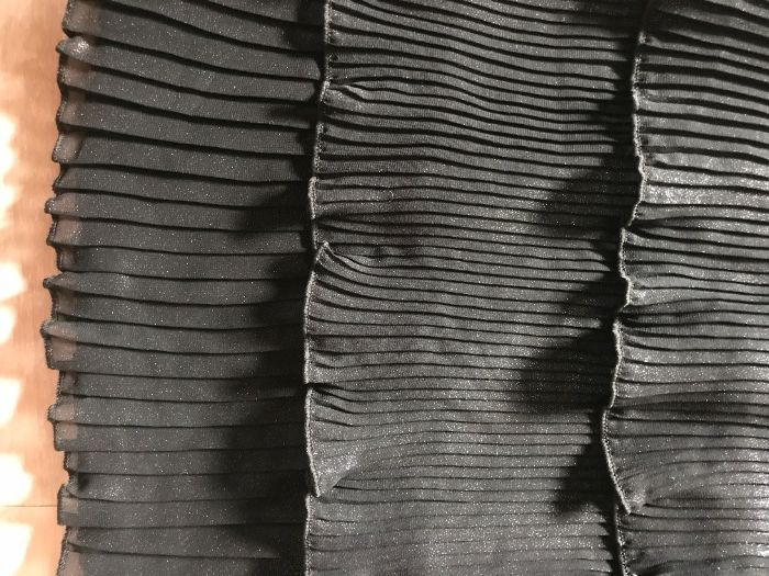 Saia Morgan plissada com brilho