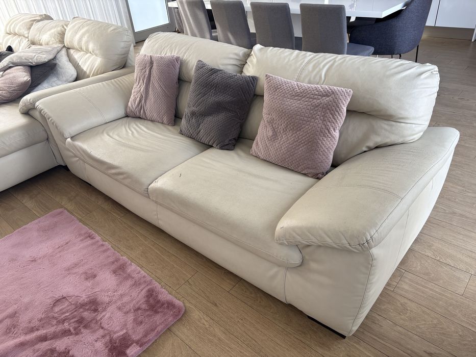 Conjunto de sofás IKEA, 2 x 3 lugares, um com chaise longue