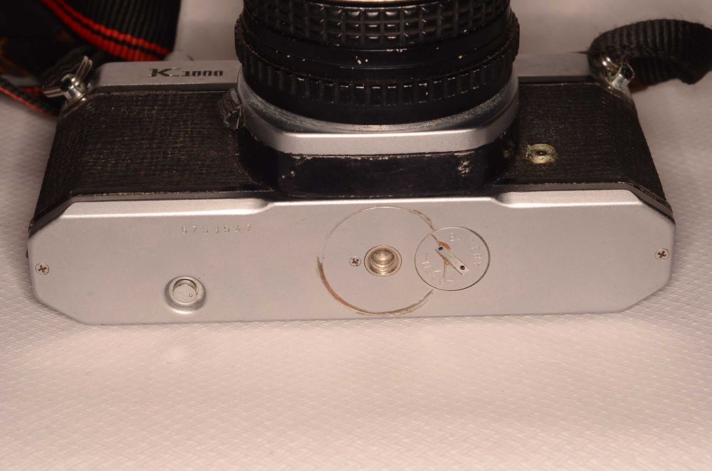 Pentax K1000 + SMC Pentax-M 50 mm f-1,7 - Leia com atenção!