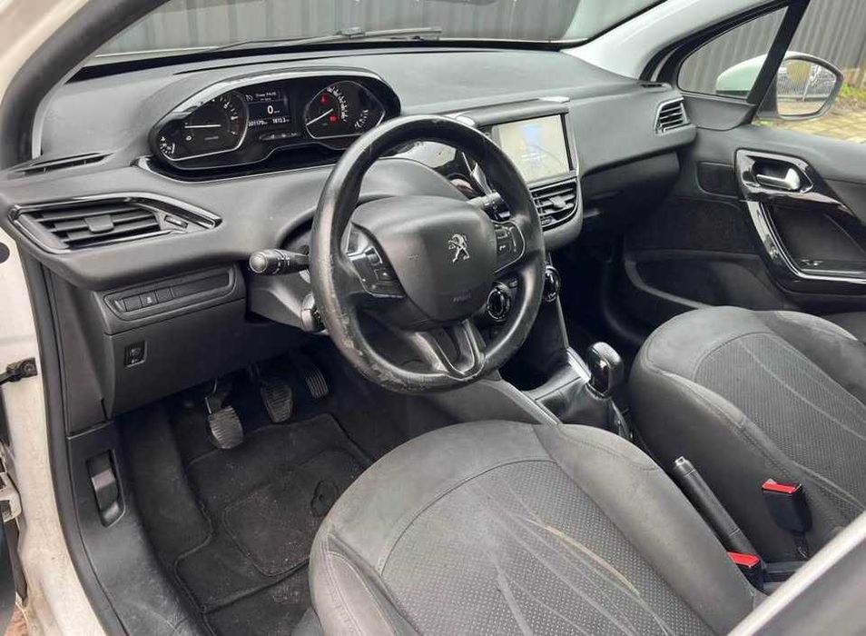 Peugeot 208 — fotografia 5