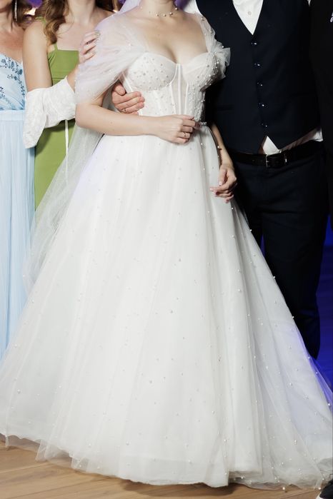 Весільна сукня Lanesta зі шлейфом