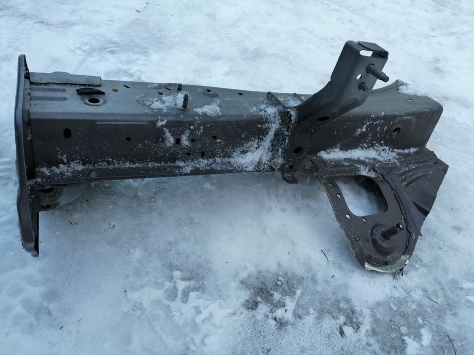 Hyundai Tucson  podłużnica  zderzak lampa gril