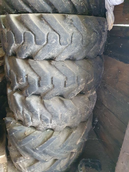 Koła opony Jcb 3cx  przód 18 ,tył 18.4 26 ,,16.9 28 dętki