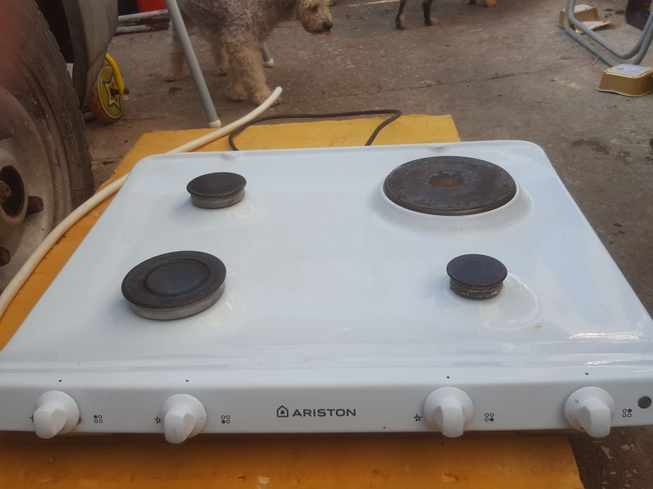 Placa de  encastrar 3 bicos gás  de bilha e 1 eléctrico