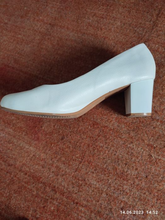 Продам весільні туфлі та аксесуари