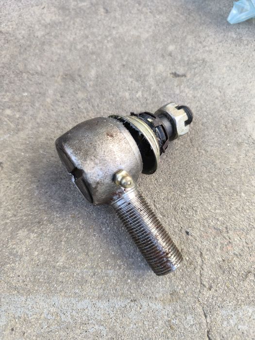 Рульовий наконечник , ліва різьба УАЗ. .