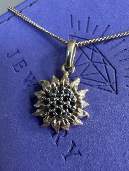 Золотая подвеска с чёрными бриллиантами