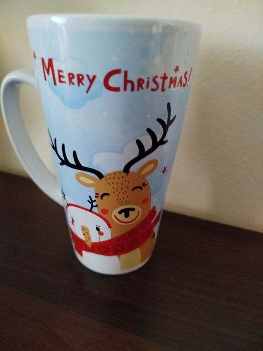 Nowy kubek świąteczny z motywem Renifera i bałwanka z napisem Merry Ch