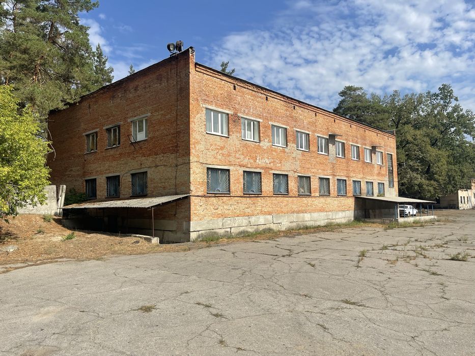 Приміщення 1300 м2