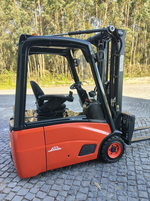 Empilhador Elétrico Linde 1600kg,Triplo 5.4MT, C/Novo , 11750€+iva