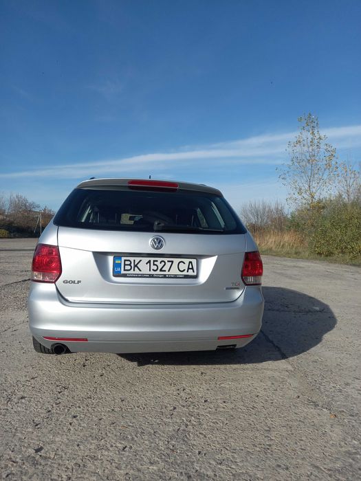 Volkswagen golf 2011року