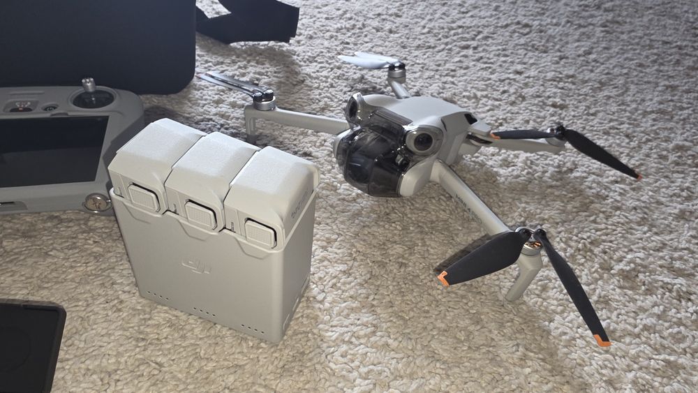 Drone DJI Mini 4 Pro - Fly More Combo