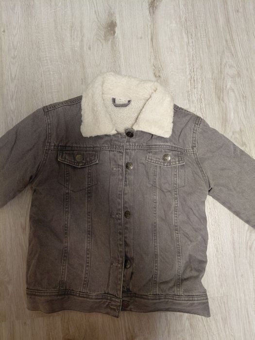 Продам куртку джинсову утеплену.