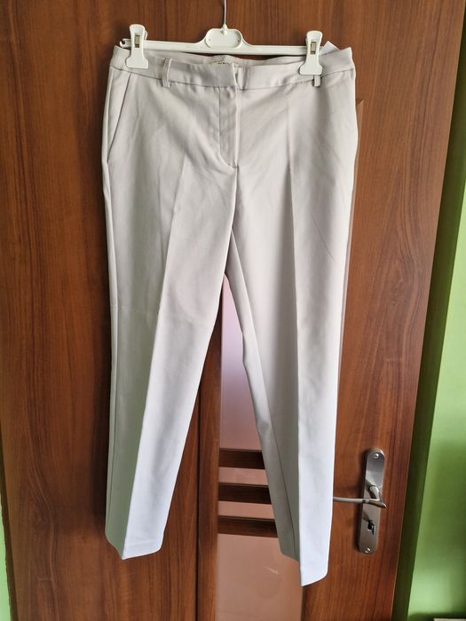 Garnitur damski jasno szary (żakiet 42 + spodnie 38)