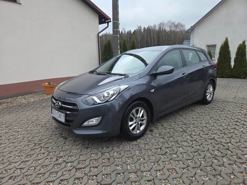 Hyundai I30 mały przebieg, na bieżąco serwisowany.