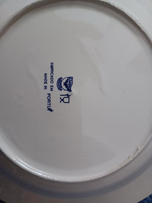 Pratos fundos de 23cm de diâmetro