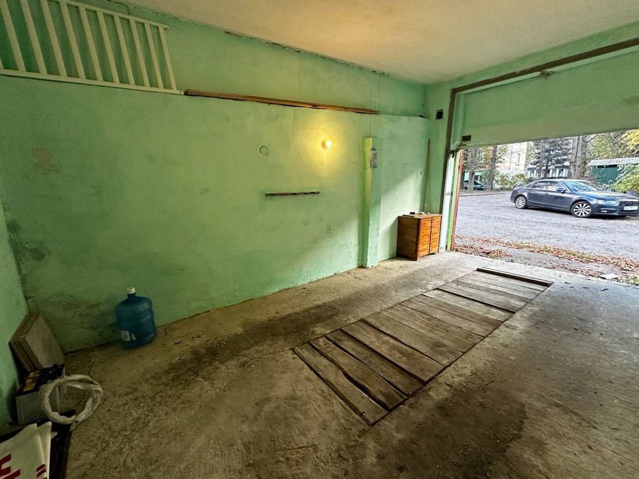 Оренда під склад або під гараж в центрі міста.