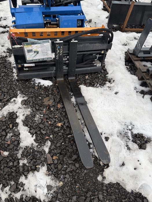 Нові нідравлічні  вила різних марок. для Bobcat. Ціна з ПДВ.