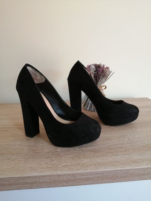 Sapatos de salto alto