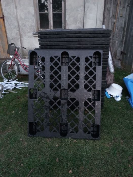 Sprzedam palety plastikowe