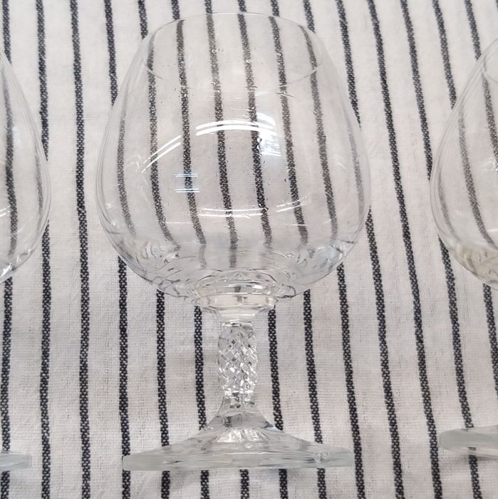 3 Copos balão, de cristal.