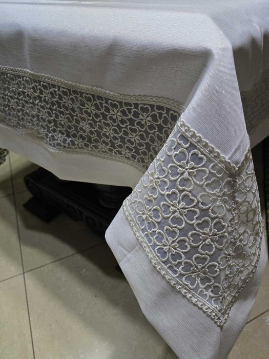 obrus 220x150 jasny krem ,plamoodporny,mieniacy+HAFTY wyprz