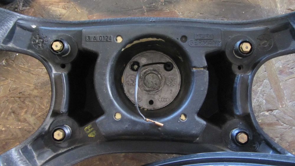 Руль Audi 80 B4.