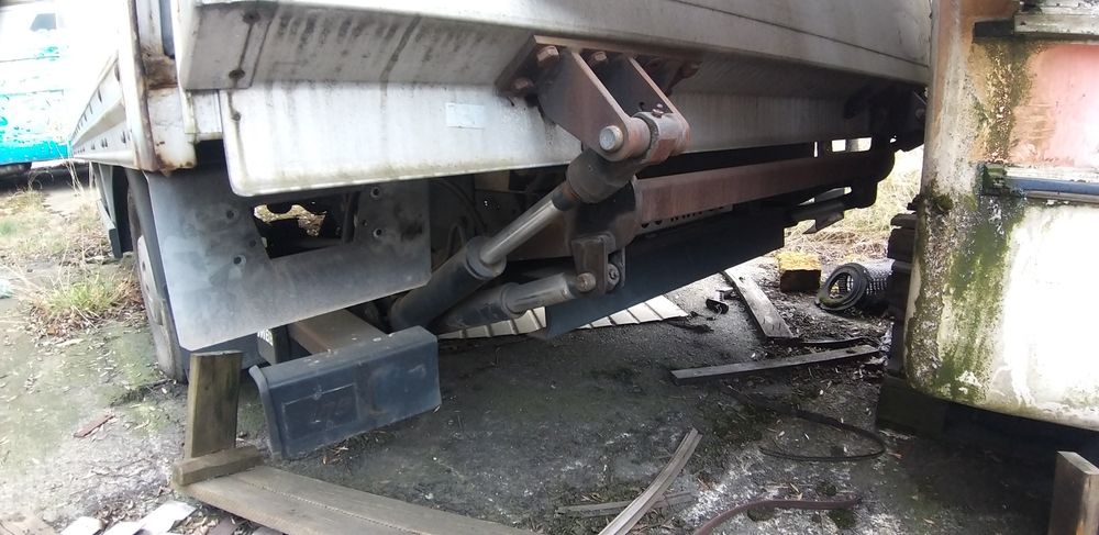 Zabudowa kontener + winda załadowcza