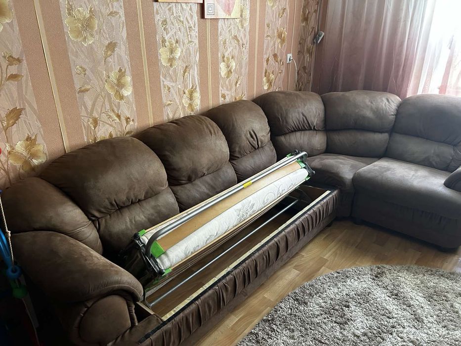 Мягкий уголок,диван