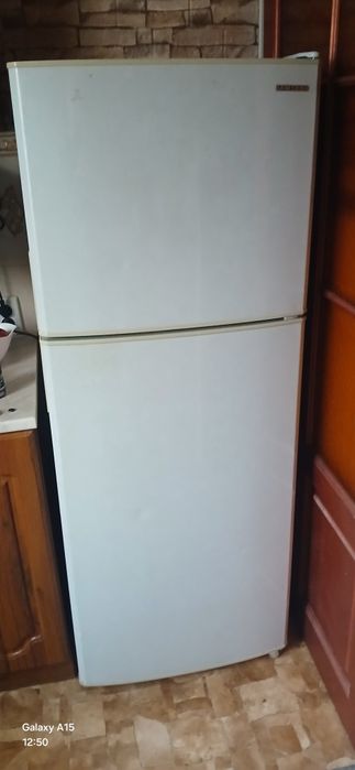 Холодильник Самсунг в добром здравии  прошу 4 тис ще послужить