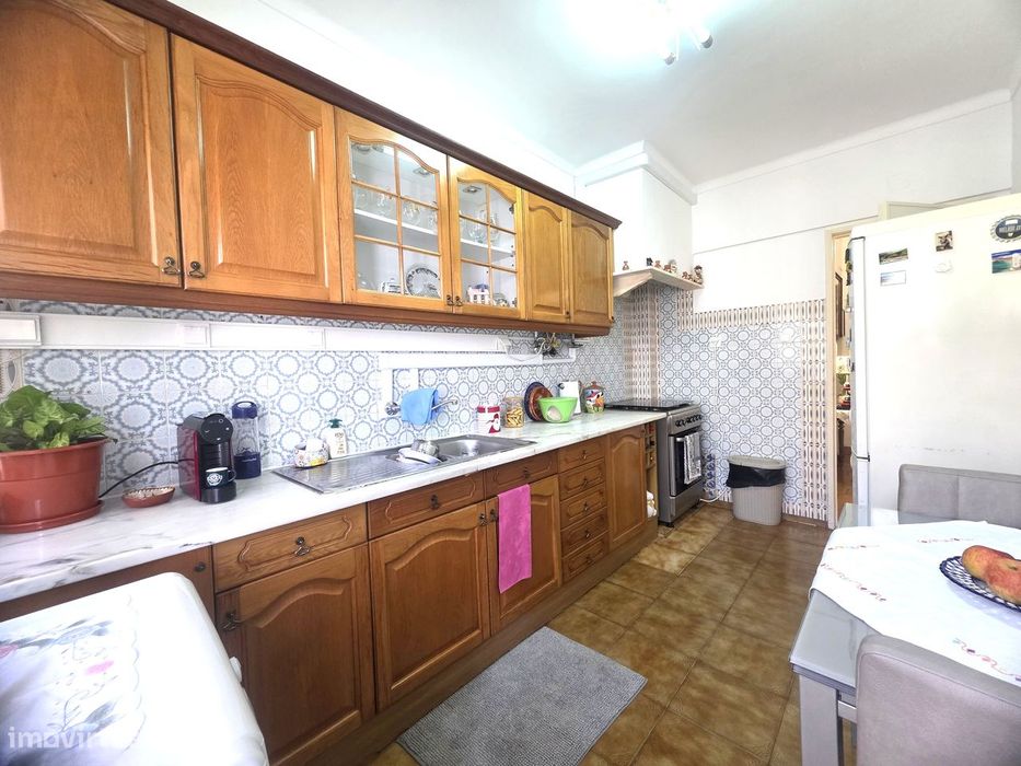 Apartamento T2 a 2 min. da Baía do Seixal — Amora, Setúbal