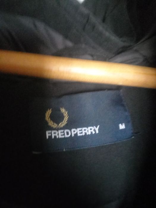 Продам мужской пуховик оригинал . Fred Perry