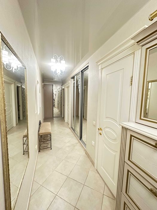 Продам 3-кім. квартиру вул. Марка Безручка 25 / метро Берестейська/