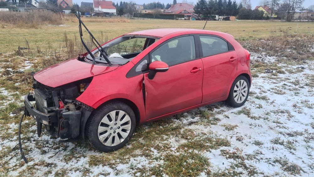 Kia rio III uszkodzona