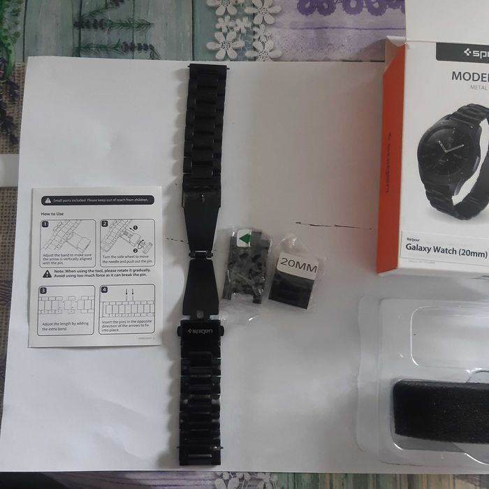 Branzoleta Spigen Band Modern Fit do Galaxy Watch 20mm, czarny